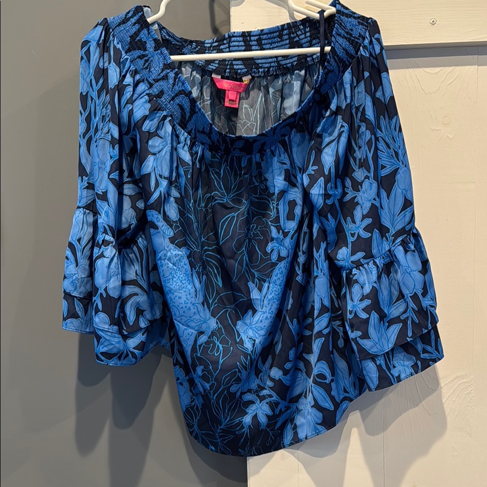 Lilly Pulitzer Off shoulder blouse, EUC, Size Large